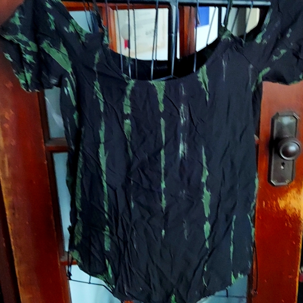 Cut out shoulder shirt